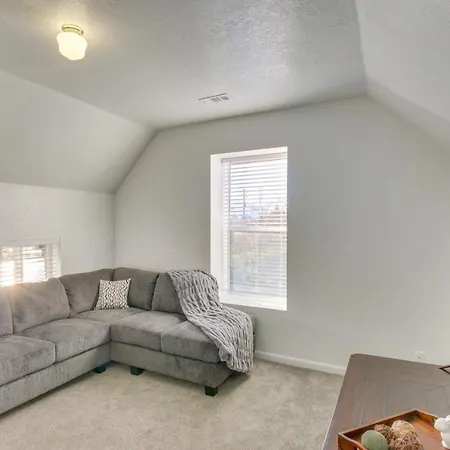 Convenient Logan Apartment - 1 Block To Town! Exterior photo