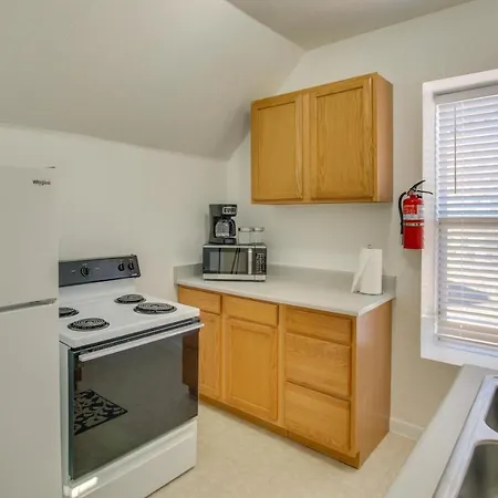 Convenient Logan Apartment - 1 Block To Town! Exterior photo