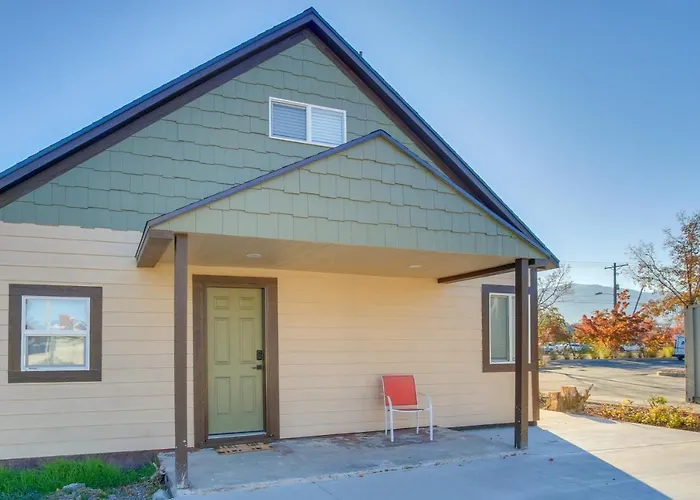 Convenient Logan Apartment - 1 Block To Town!