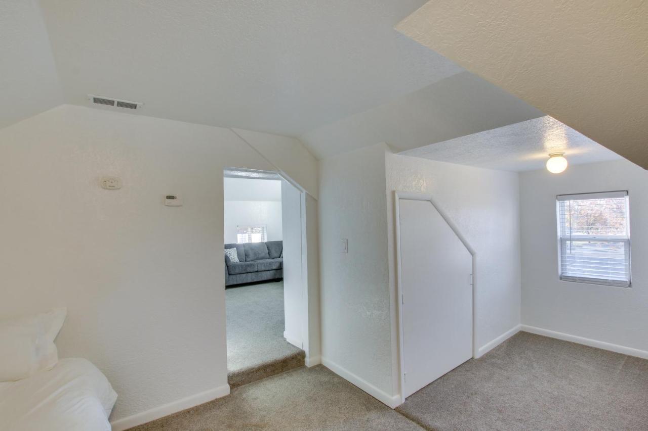 Apartment Convenient - 1 Block To Town! Logan