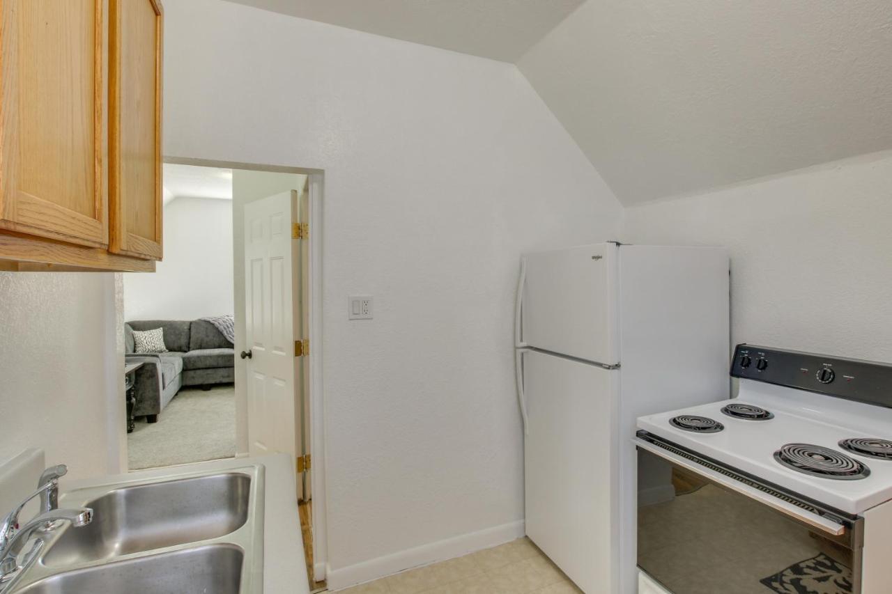 Convenient - 1 Block To Town! Apartment