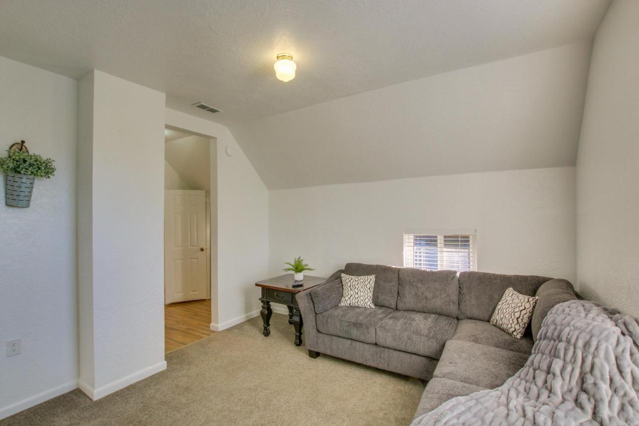 Convenient - 1 Block To Town! Apartment Logan